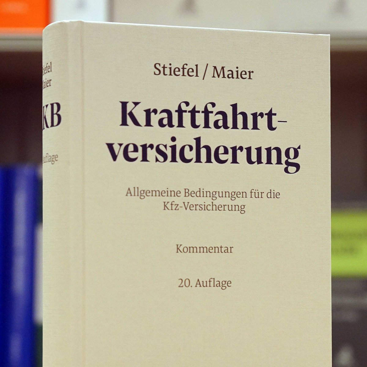 Kraftfahrtversicherung: AKB | Stiefel
